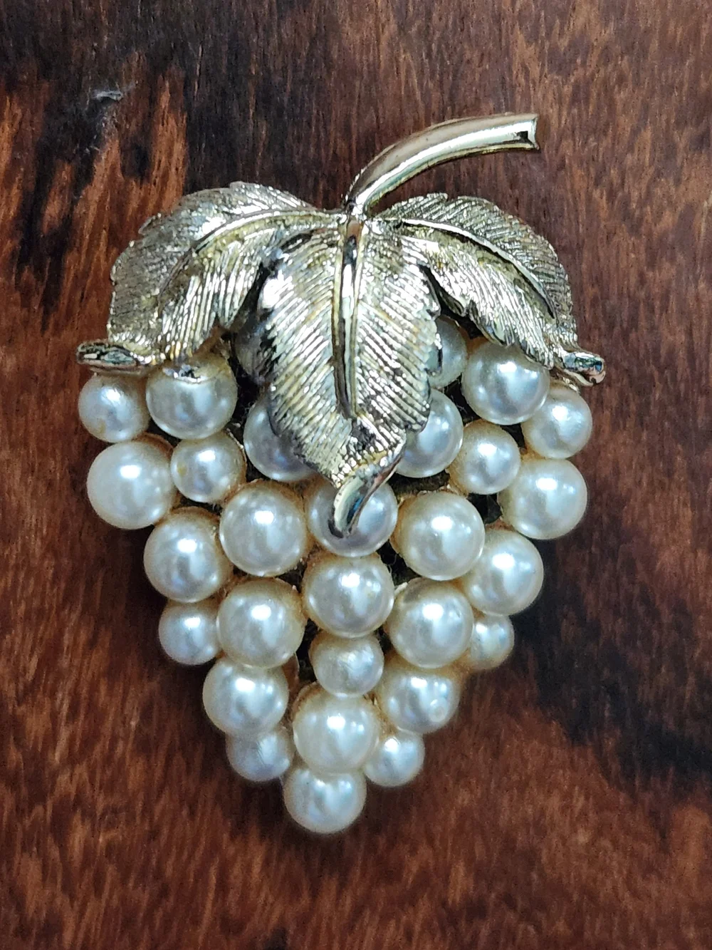 VTG Grape Cluster Faux Pearl Pin Brooch MCM Goldtone Fruit Strawberry